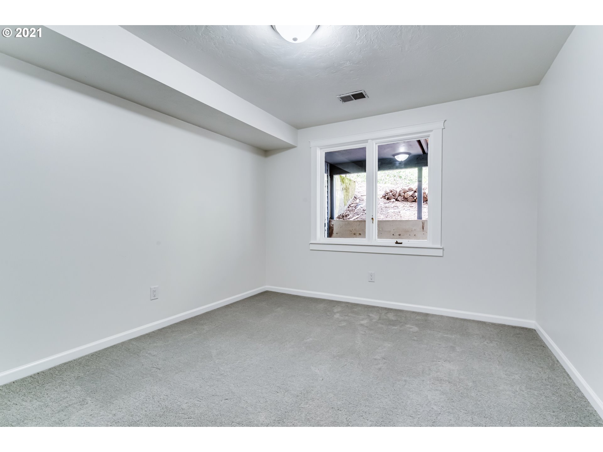 2022 Floral Hill Drive Eugene, OR 97403 - Photo 25 of 32