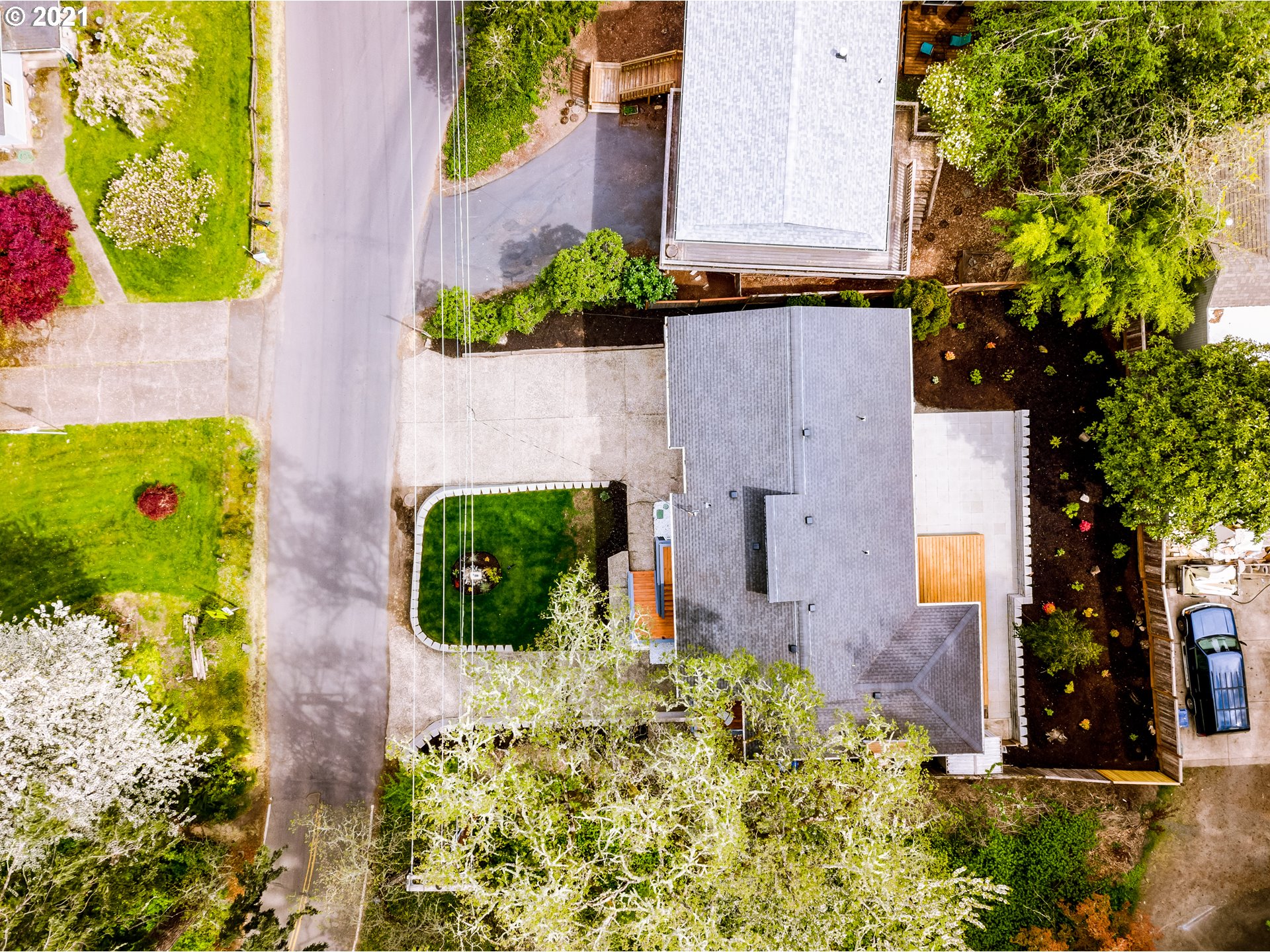 2022 Floral Hill Drive Eugene, OR 97403 - Photo 28 of 32