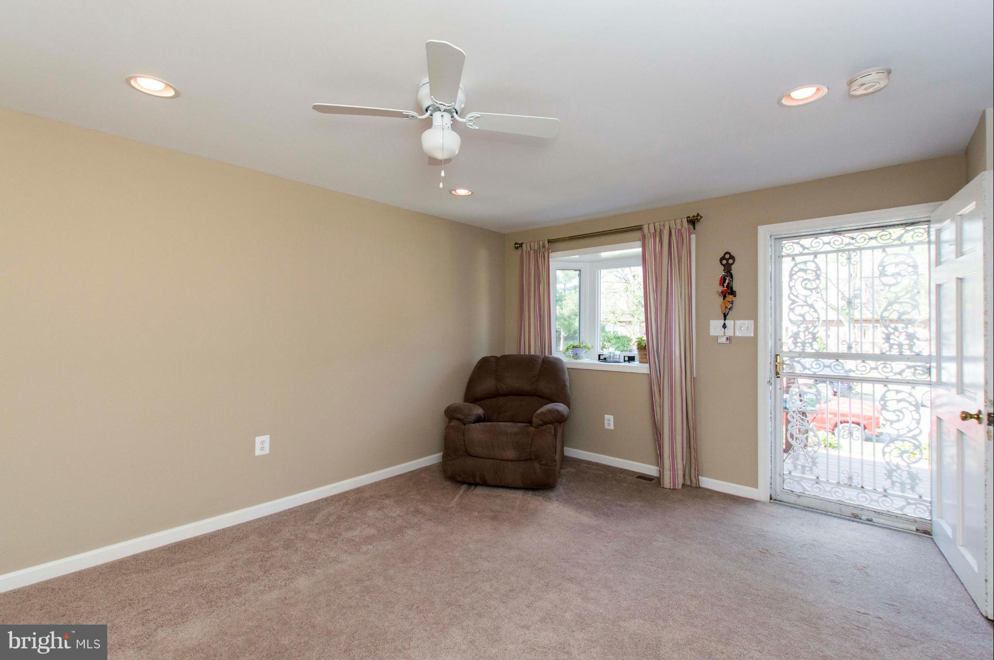644 Kingston Road Baltimore, MD 21220 - Photo 4 of 30 Living Room