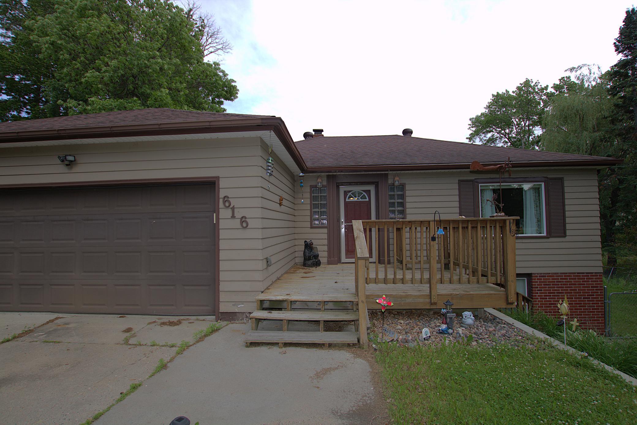 616 7th Street Northeast Staples, MN 56479 - Photo 3 of 28