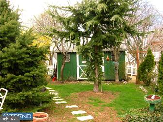 108 Roberts Road Brookhaven, PA 19015 - Photo 4 of 12 Exterior Back