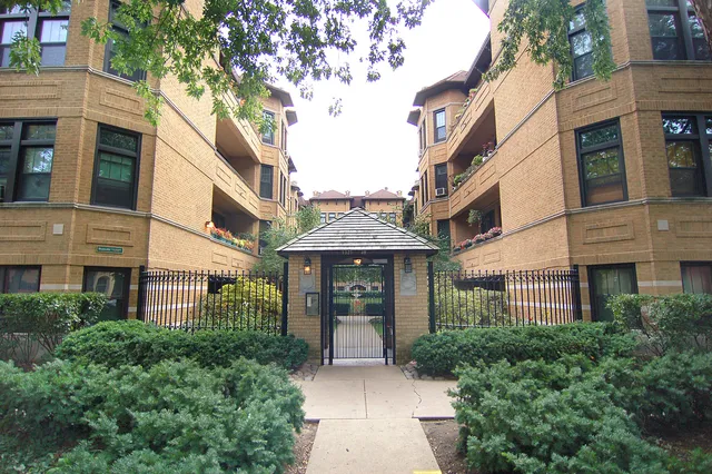 $349,000 | 1339 West Lunt Avenue, Unit 2N, Chicago, IL 60626