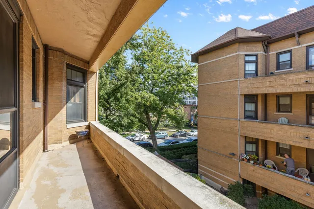 $349,000 | 1339 West Lunt Avenue, Unit 2N, Chicago, IL 60626