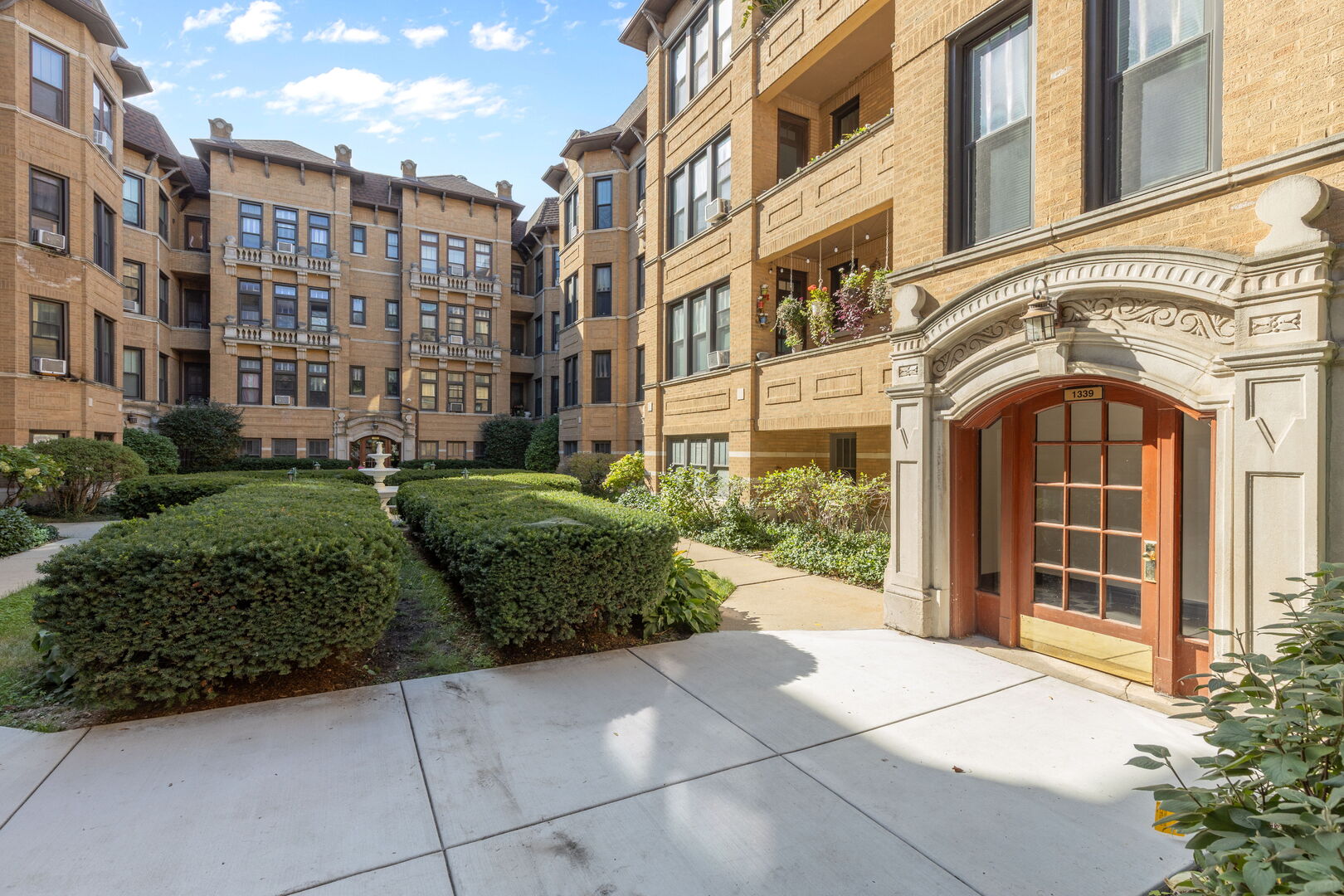 1339 West Lunt Avenue, Unit 2N Chicago, IL 60626 - Photo 2 of 22