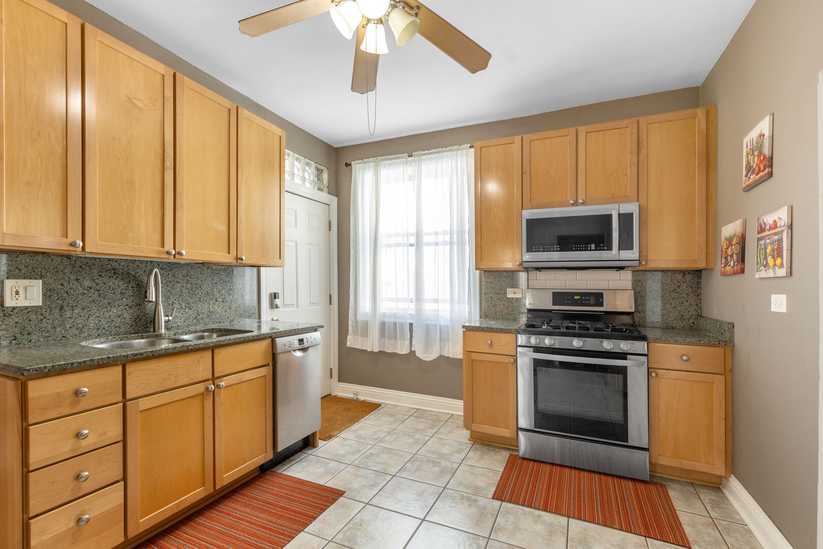 1339 West Lunt Avenue, Unit 2N Chicago, IL 60626 - Photo 4 of 22