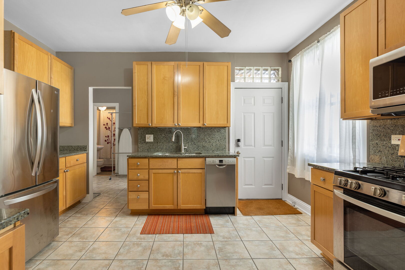 1339 West Lunt Avenue, Unit 2N Chicago, IL 60626 - Photo 5 of 22