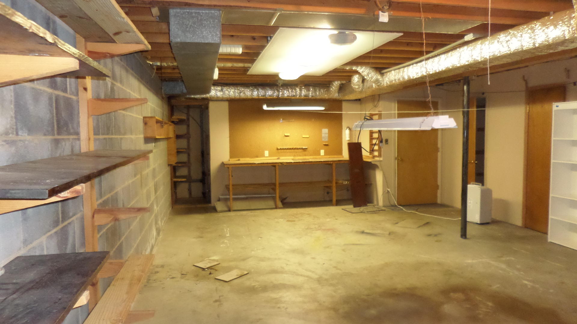 123 Windham Road Oak Ridge, TN 37830 - Photo 21 of 27 Basement Workshop
