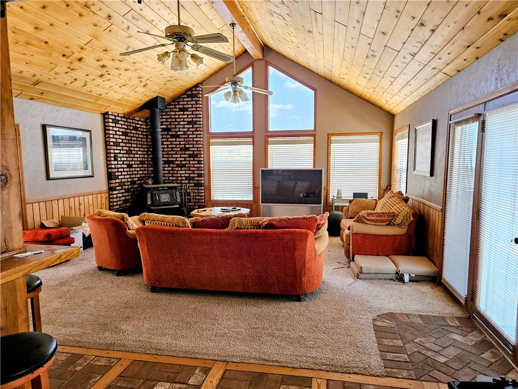2831 Cygnet Road Pinon Hills, CA 92372 - Photo 12 of 32 View of living room from entry