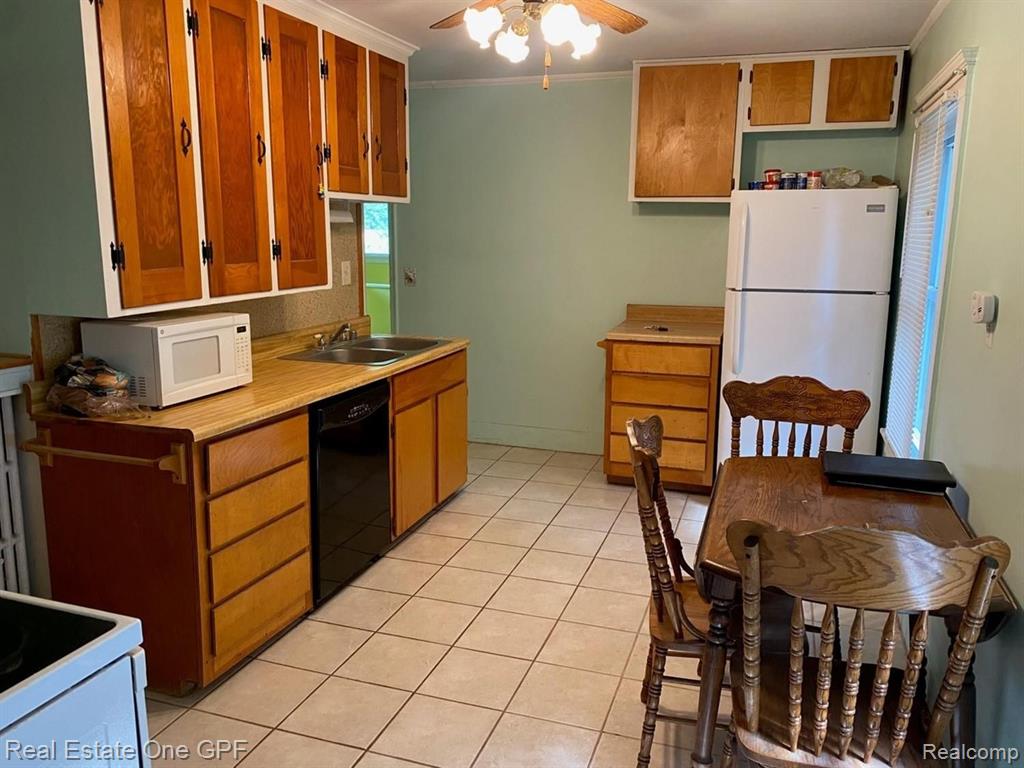 568 Vernier Road Grosse Pointe, MI 48236 - Photo 10 of 35