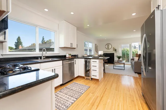 $2,500,000 | 1035 Valota Road, Redwood City, CA 94061