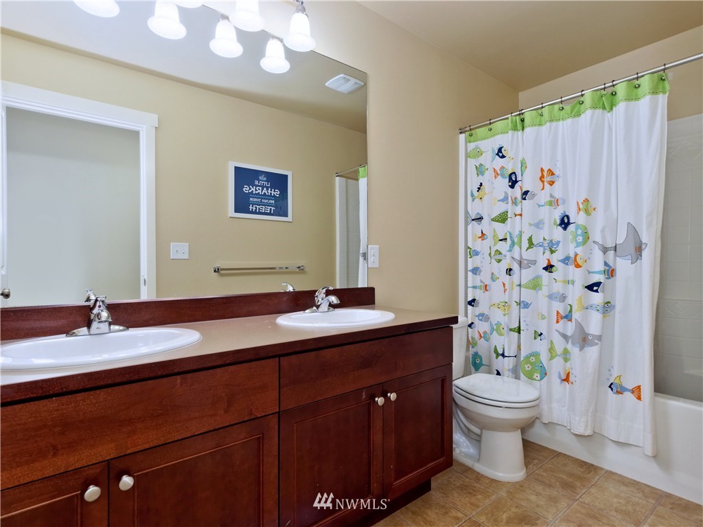 208 Field Avenue Northeast Renton, WA 98059 - Photo 13 of 17