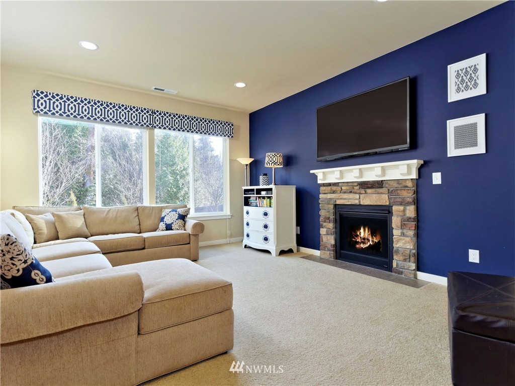 208 Field Avenue Northeast Renton, WA 98059 - Photo 5 of 17