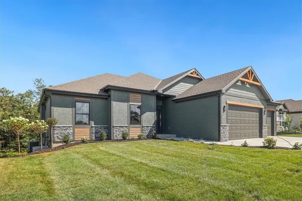 $607,900 | 604 Blackhawke Drive, Smithville, MO 64089