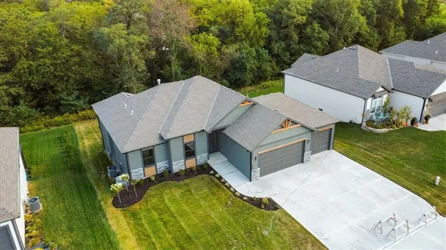 $629,900 | 604 Blackhawke Drive, Smithville, MO 64089