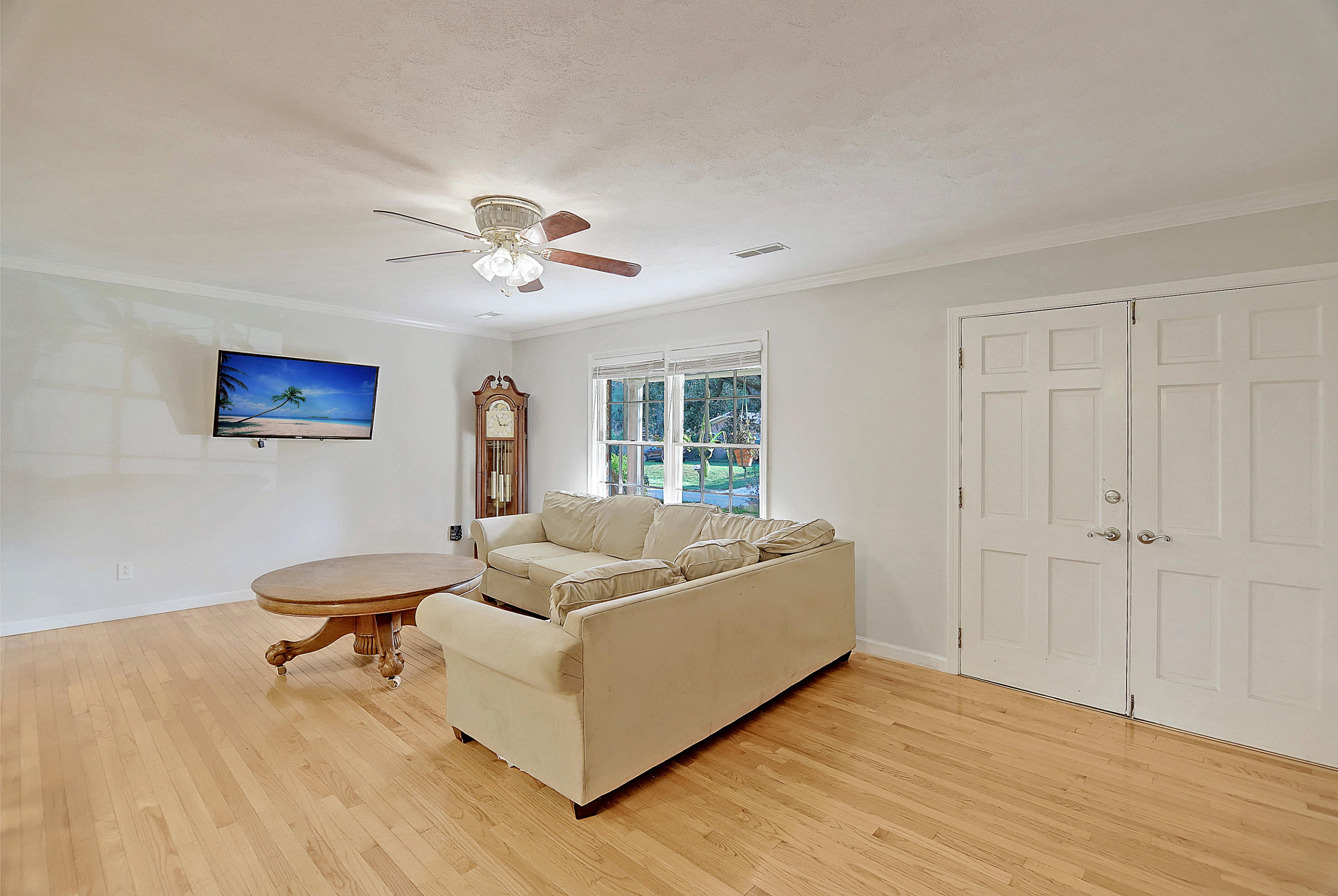 1298 Julian Clark Road Charleston, SC 29412 - Photo 5 of 22 Living Room
