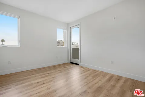 $4,580 | 5657 Virginia Avenue, Unit 403, Los Angeles, CA 90038