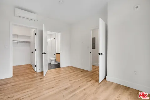 $4,580 | 5657 Virginia Avenue, Unit 403, Los Angeles, CA 90038