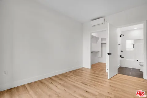 $4,580 | 5657 Virginia Avenue, Unit 403, Los Angeles, CA 90038