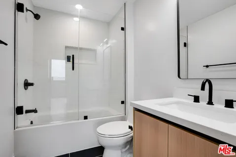 $4,580 | 5657 Virginia Avenue, Unit 403, Los Angeles, CA 90038