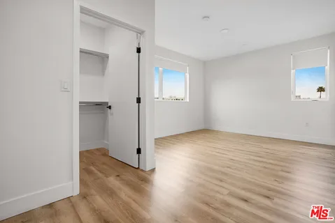 $4,580 | 5657 Virginia Avenue, Unit 403, Los Angeles, CA 90038