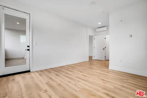 $4,580 | 5657 Virginia Avenue, Unit 403, Los Angeles, CA 90038