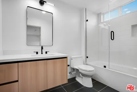 $4,580 | 5657 Virginia Avenue, Unit 403, Los Angeles, CA 90038