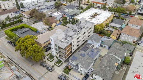 $4,580 | 5657 Virginia Avenue, Unit 403, Los Angeles, CA 90038