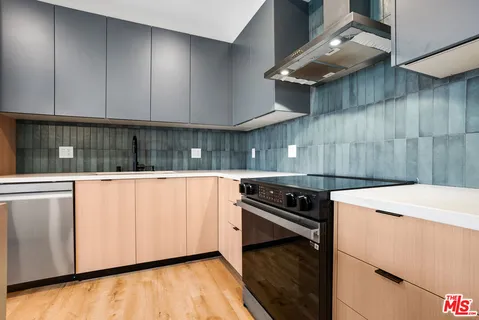 $4,580 | 5657 Virginia Avenue, Unit 403, Los Angeles, CA 90038