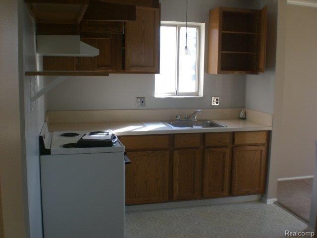 29448 Hoover Road, Unit 448 Warren, MI 48093 - Photo 3 of 4 261-831183-kitchen