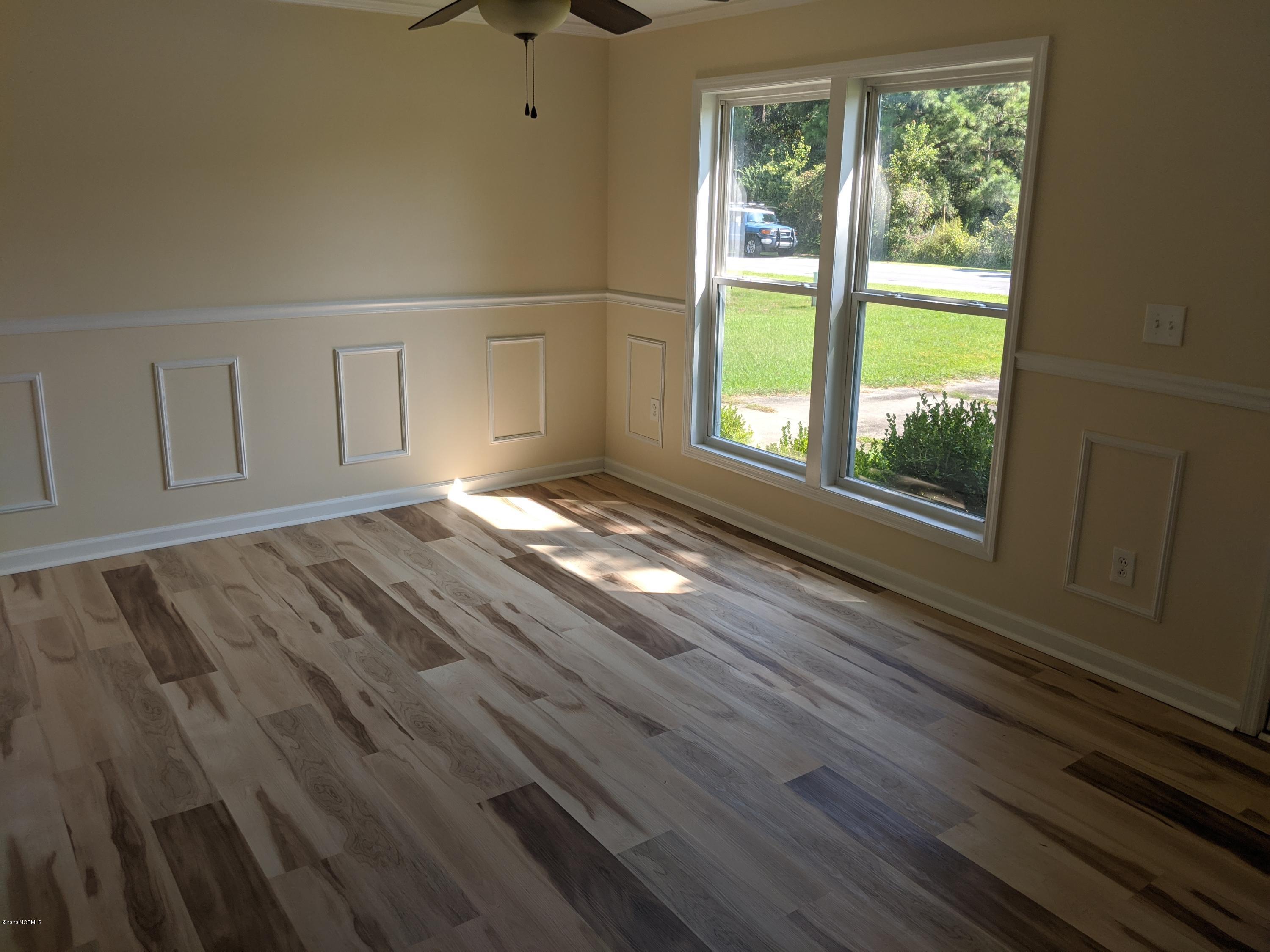 54 Riegel Drive Hubert, NC 28539 - Photo 3 of 13 Living Room