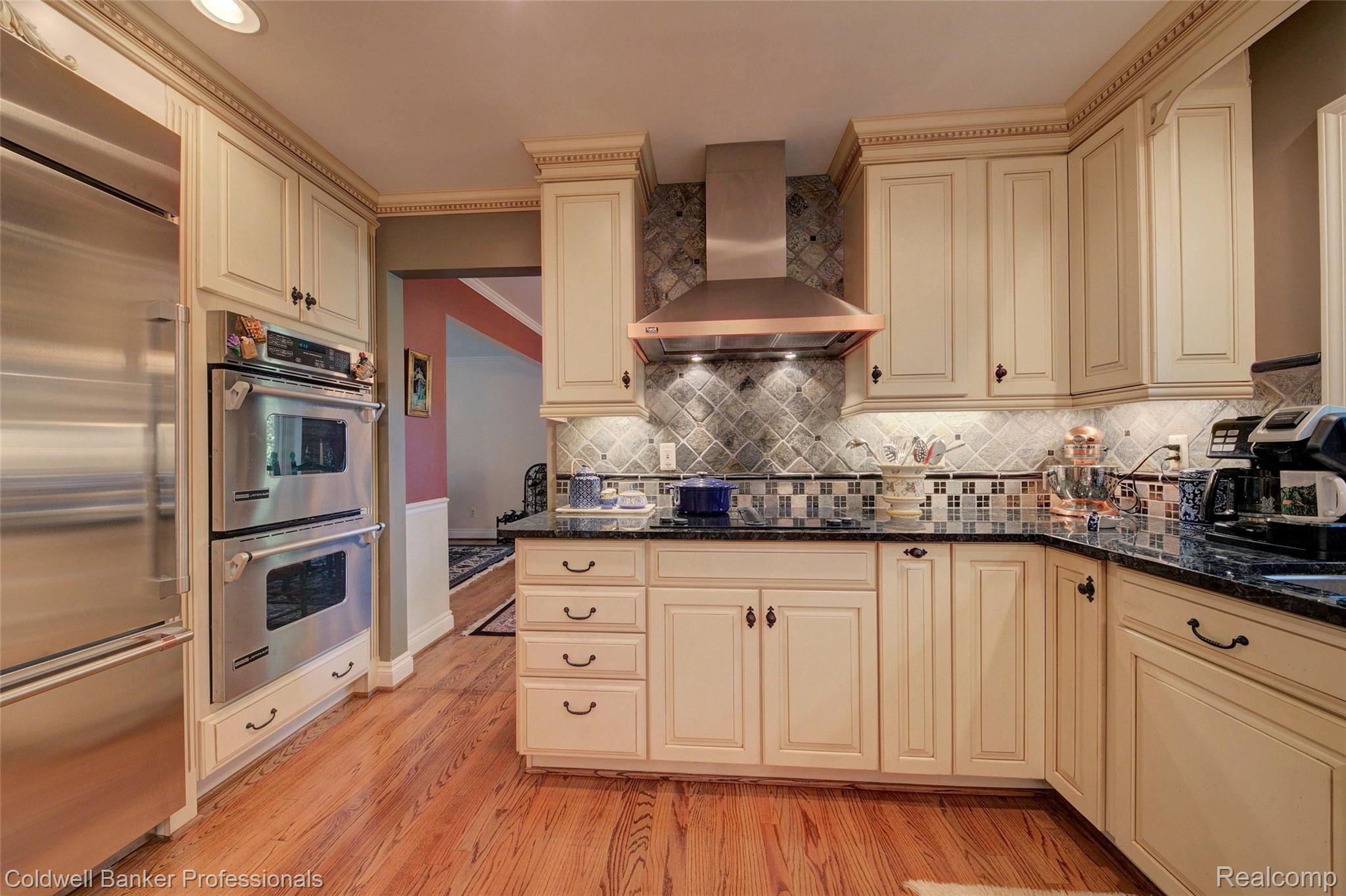 1162 Valley Stream Court Rochester, MI 48309 - Photo 20 of 58 1162 Kitchen - Double Ovens - Cooktop.jpeg