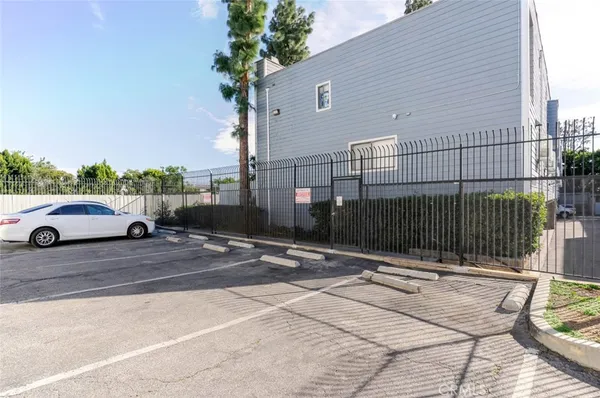 $2,700 | 15113 Saticoy Street, Unit 16, Van Nuys, CA 91405