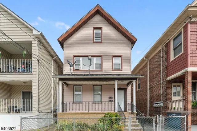 $2,150 | 241 Clark Place, Unit 1, Elizabeth Port, NJ 07206