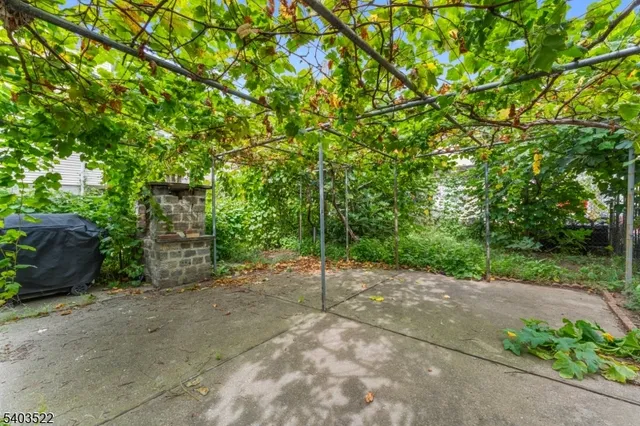 $2,150 | 241 Clark Place, Unit 1, Elizabeth Port, NJ 07206