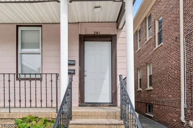 $2,150 | 241 Clark Place, Unit 1, Elizabeth Port, NJ 07206