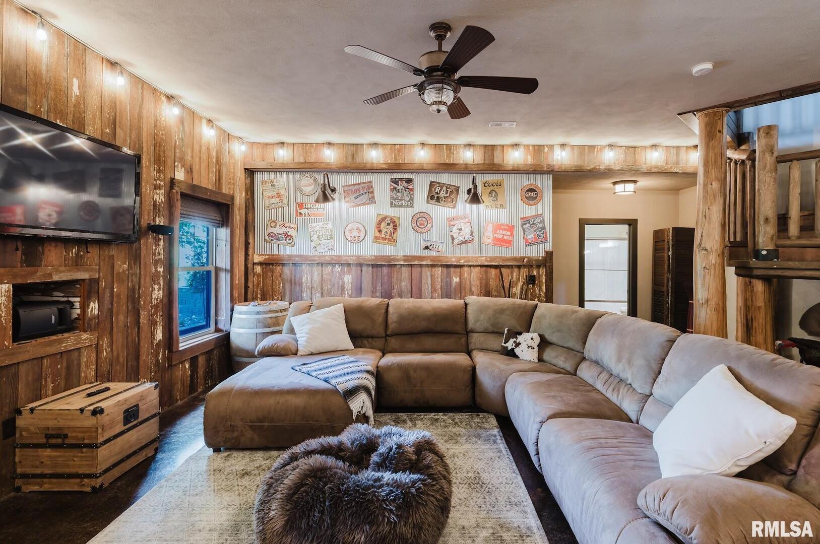 3525 Parrish Ridge Lane Goreville, IL 62939 - Photo 59 of 86 a living room with furniture and a flat screen tv