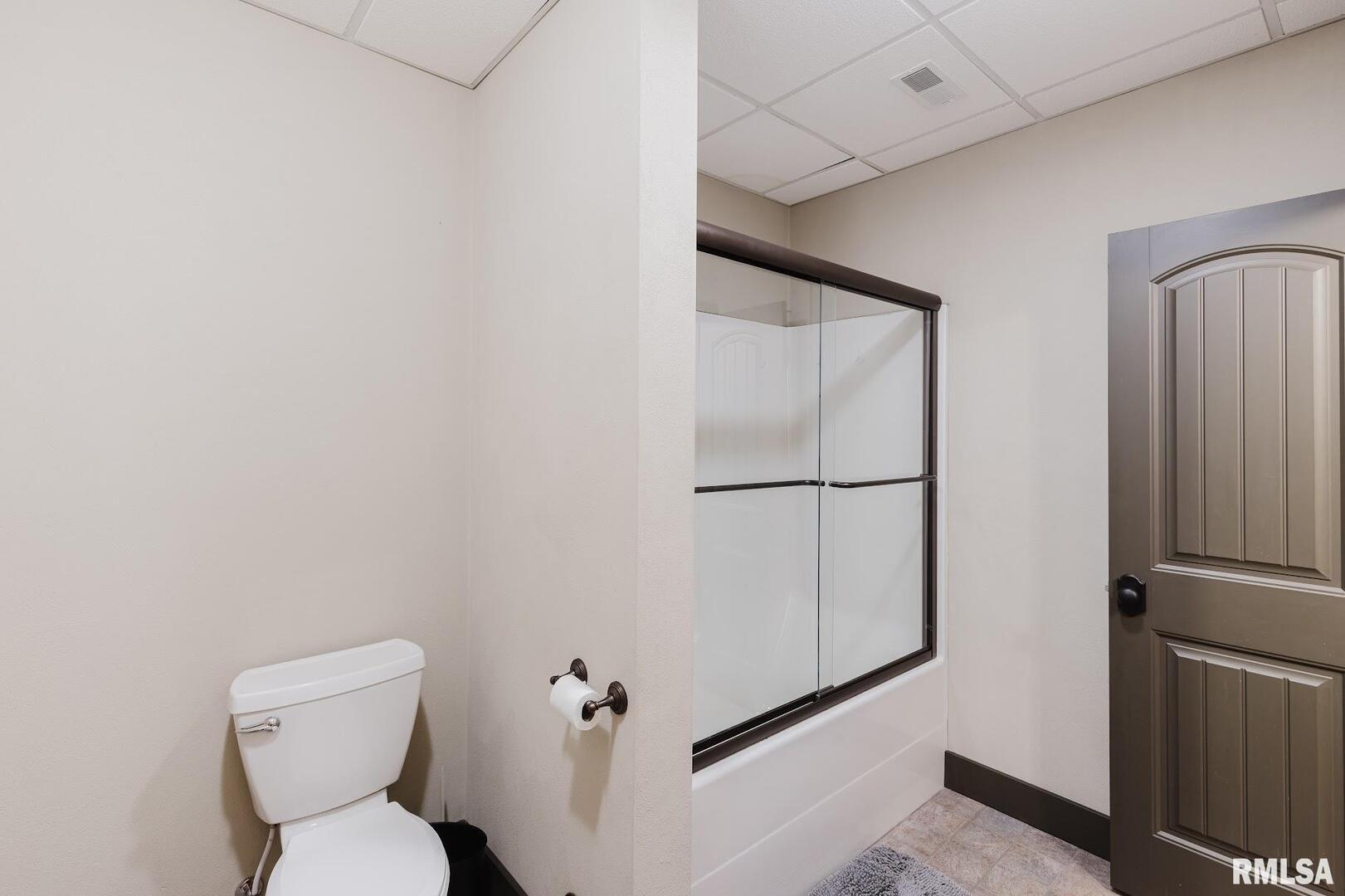 3525 Parrish Ridge Lane Goreville, IL 62939 - Photo 66 of 86 a bathroom with a toilet and a shower