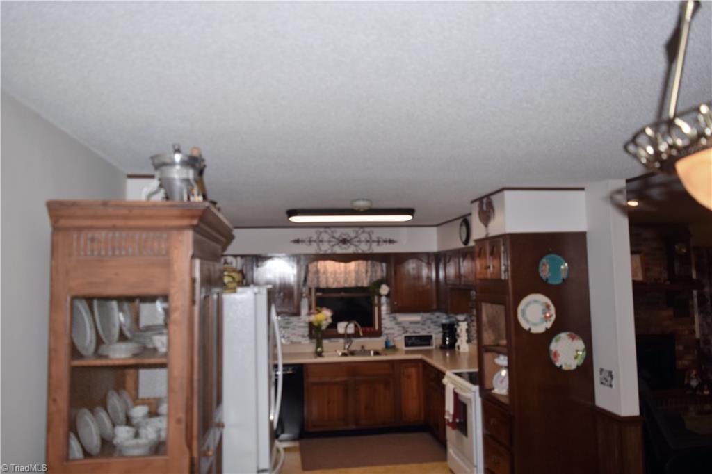 4000 Payne Road High Point, NC 27265 - Photo 6 of 42 Gallery Image 6