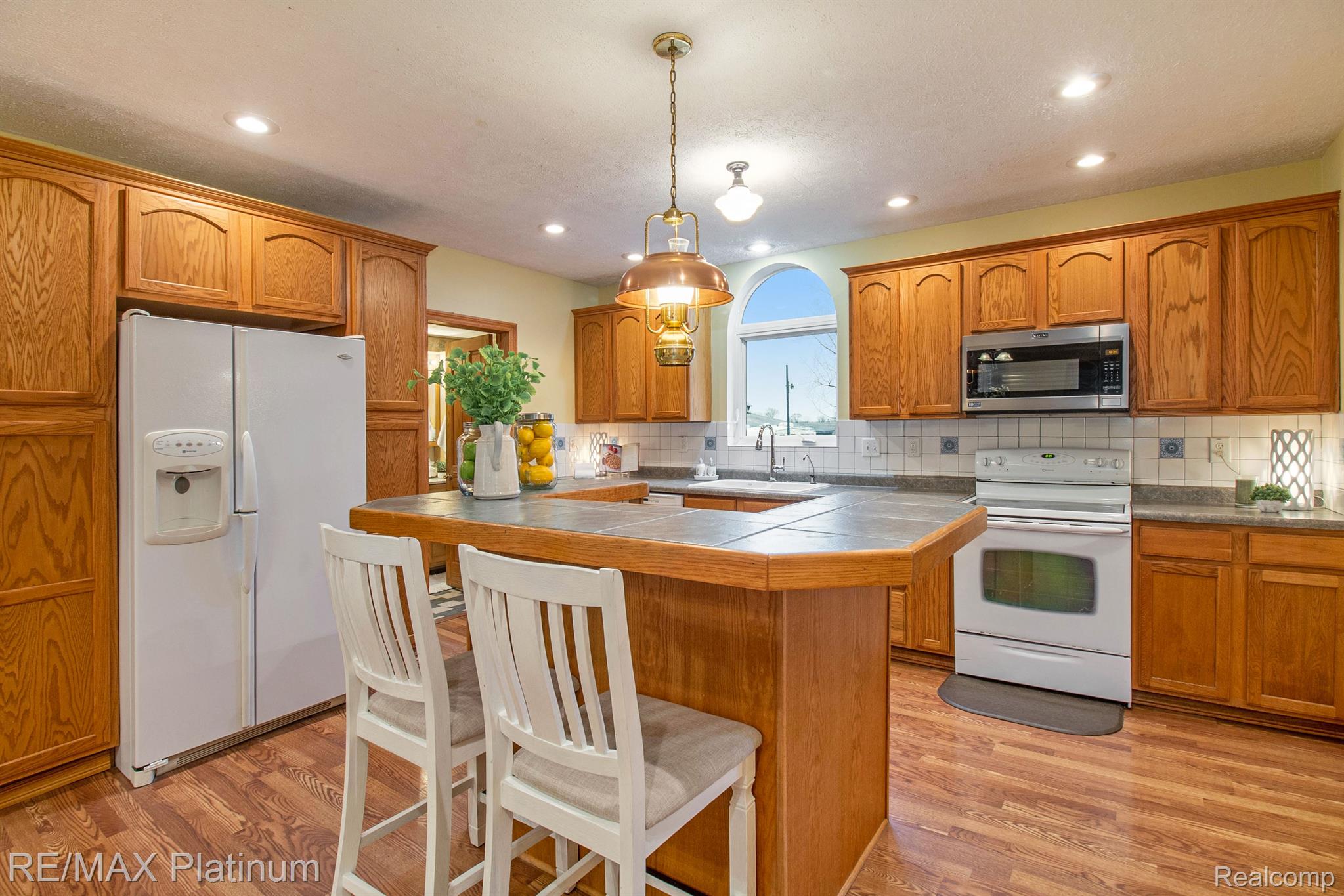 9900 Pierson Road Fowlerville, MI 48836 - Photo 6 of 24 Island Kitchen