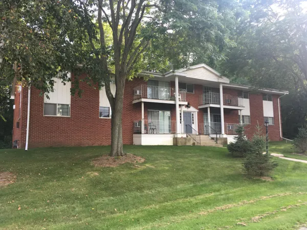 $1,295 | 209 Williamsburg Drive, Thiensville, WI 53092
