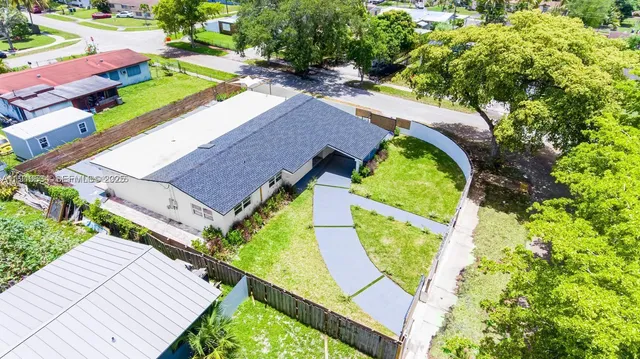 $890,000 | 19661 Northeast 10th Place, Miami, FL 33179