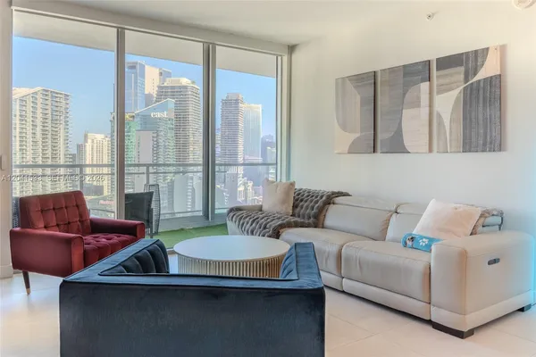 $6,500 | 90 Southwest 3rd Street, Unit 3703, Miami, FL 33130