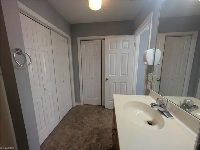 $1,450 | 2808 Shadowbrook Lane, Winston-Salem, NC 27103