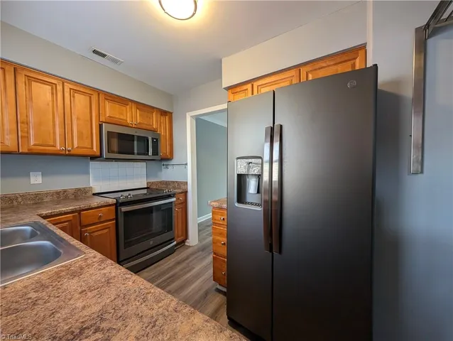 $1,450 | 2808 Shadowbrook Lane, Winston-Salem, NC 27103