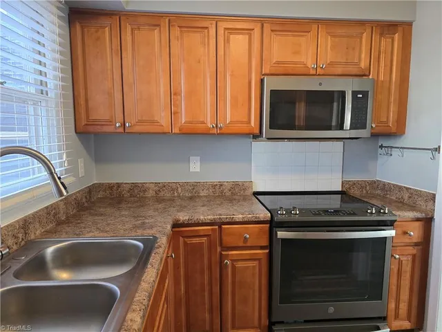 $1,450 | 2808 Shadowbrook Lane, Winston-Salem, NC 27103