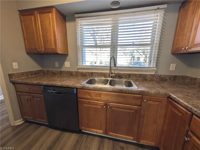 $1,450 | 2808 Shadowbrook Lane, Winston-Salem, NC 27103