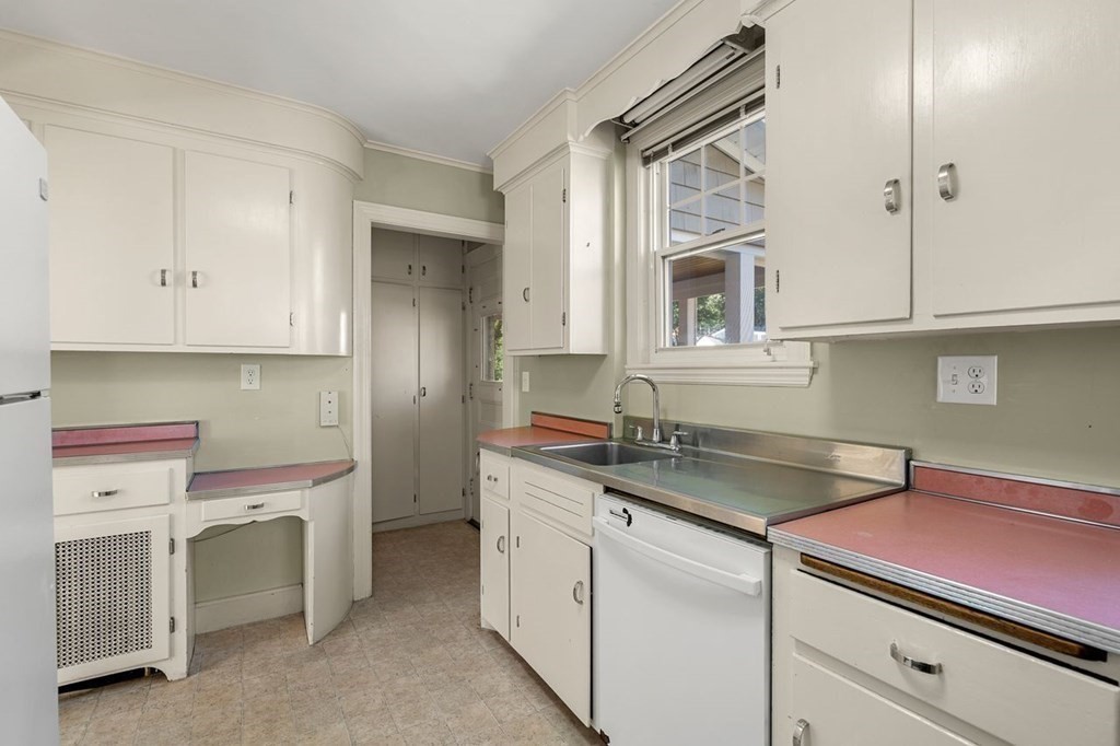 5 Upton Road Waltham, MA 02452 - Photo 13 of 38 Gallery Image 13