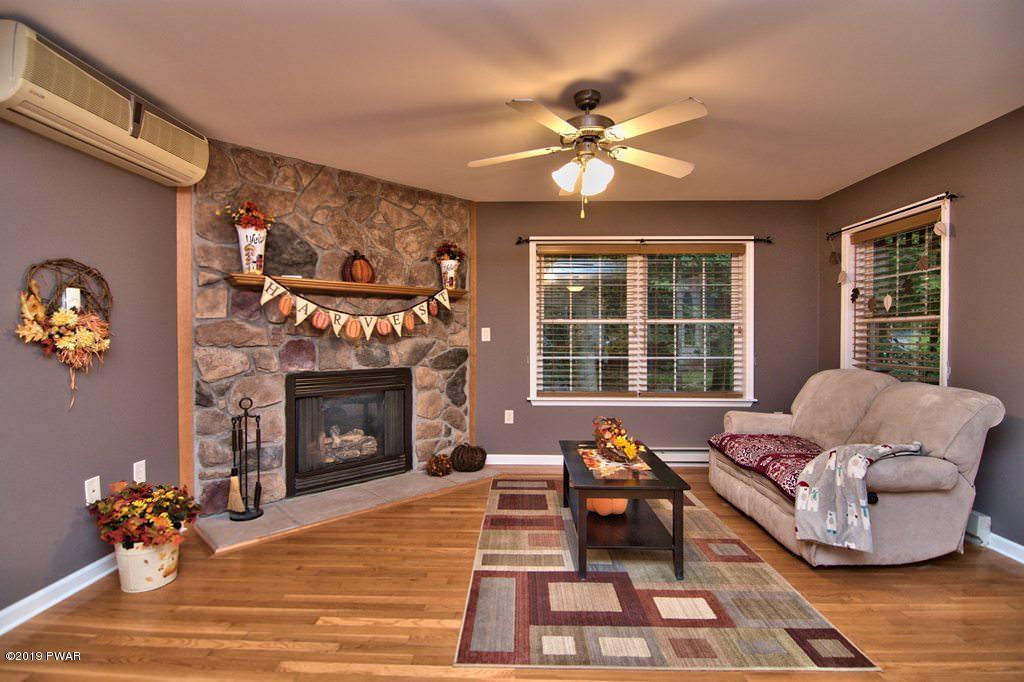 113 Ridgewood Circle Lake Ariel, PA 18436 - Photo 17 of 43 Living Room