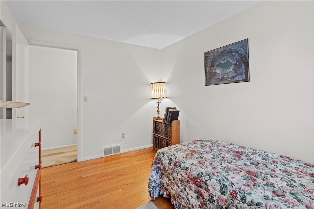 5624 Dolphin Road Mentor, OH 44060 - Photo 26 of 30 View of hardwood floored bedroom