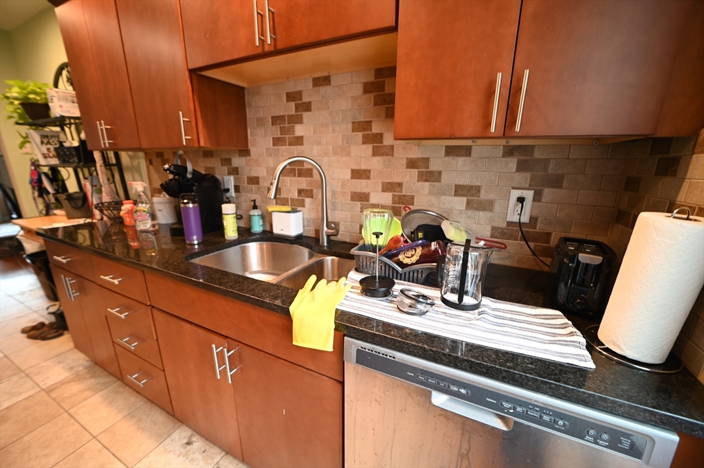 140 Beaconsfield Road, Unit 3 Brookline, MA 02445 - Photo 5 of 9